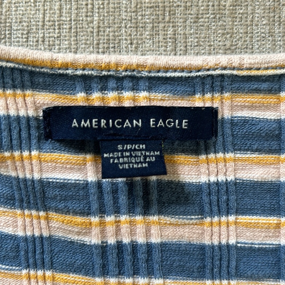 AMERICAN EAGLE TOP 💙